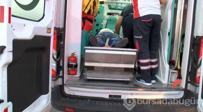 Bursa plakalı kamyonet devrildi: 3 yaralı