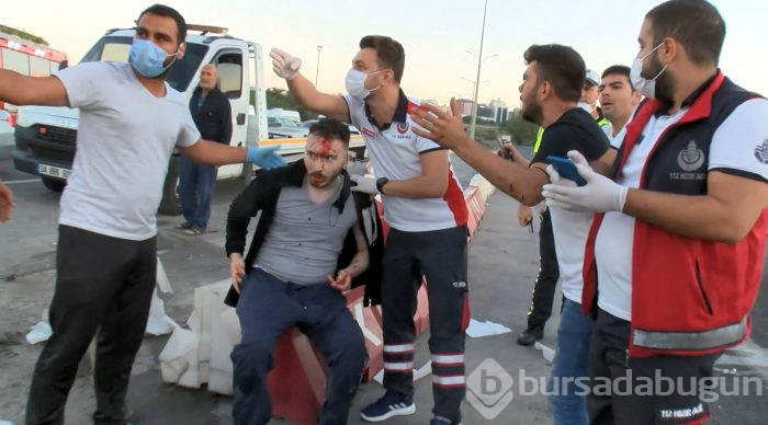 Bursa plakalı kamyonet devrildi: 3 yaralı