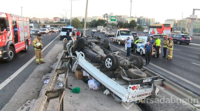 Bursa plakalı kamyonet devrildi: 3 yaralı