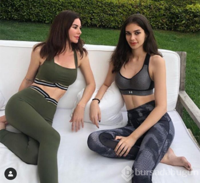 Defne Samyeli bikinili pozlarıyla sosyal medyayı salladı
