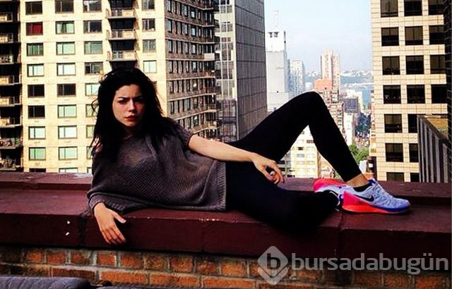 Merve Boluğur kahkahalarıyla dikkat çekti
