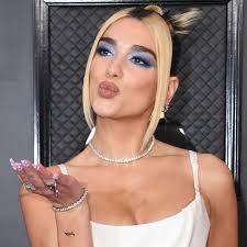 Dua Lipa ile Anwar Hadid'in plaj keyfi

