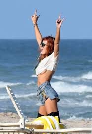Bella Thorne bir günde bir milyon dolar kazandı
