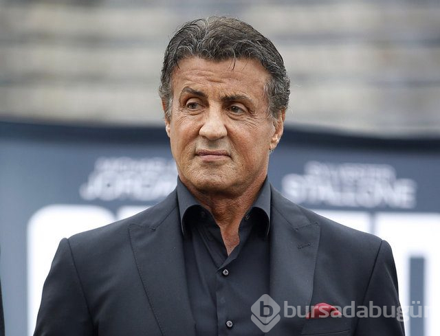 Rocky'nin kızları plajda