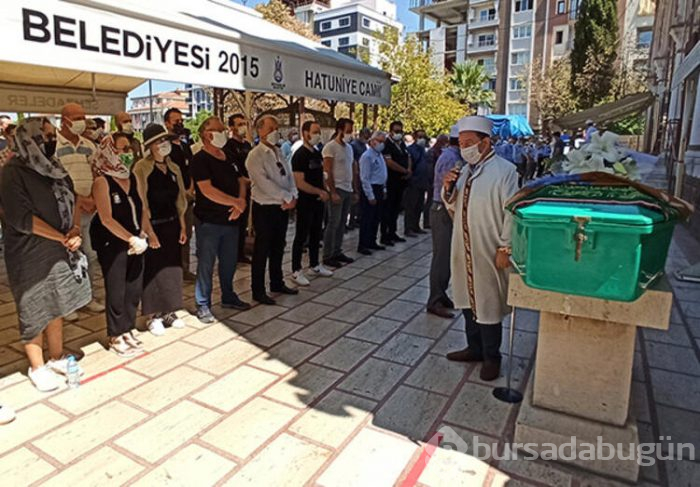 Demet Evgar 'sevgilim' dediği babaannesi son yolculuğuna uğurlandı
