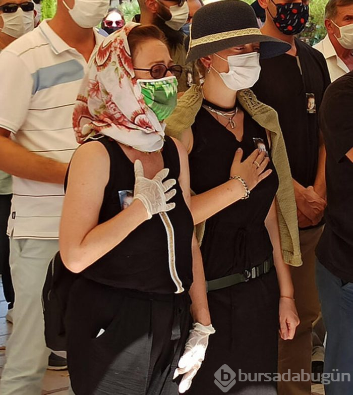 Demet Evgar 'sevgilim' dediği babaannesi son yolculuğuna uğurlandı

