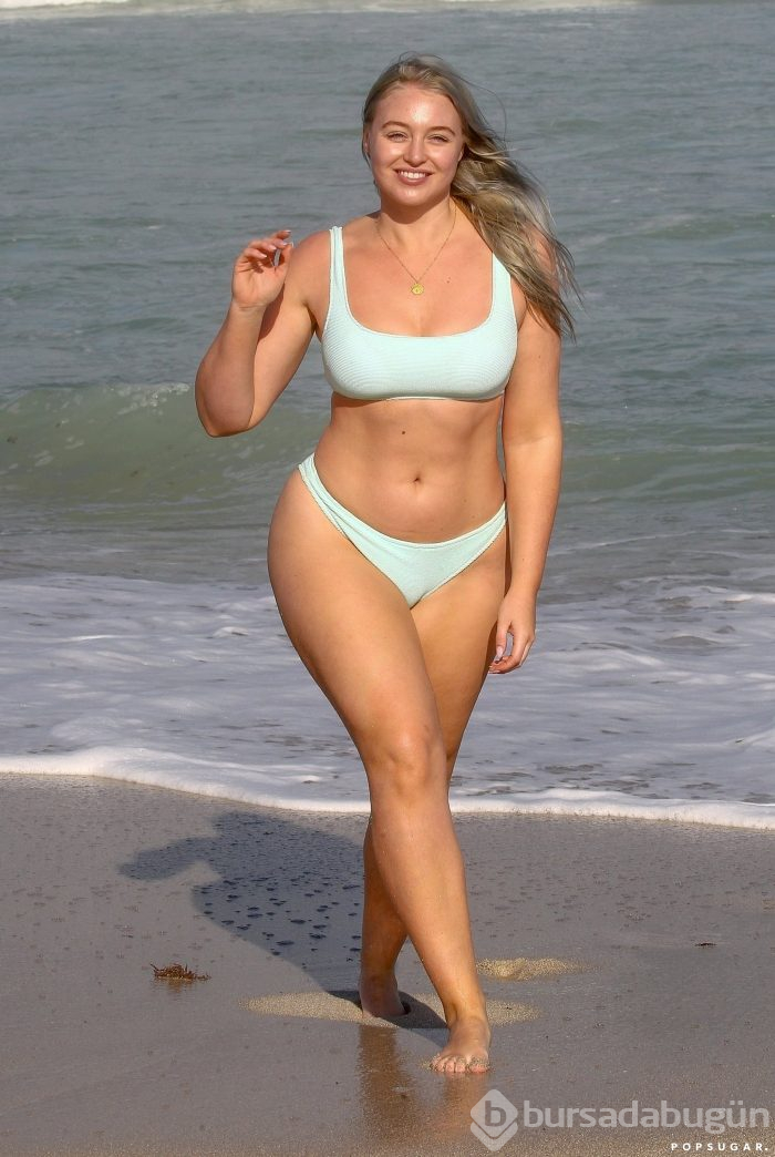 Iskra Lawrence formunu korumak için tırmandı
