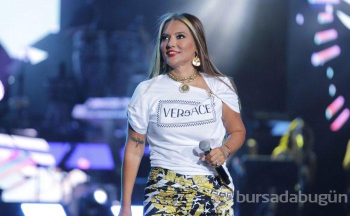 Demet Akalın: Burs verdiğim çocuklar adam oldu
