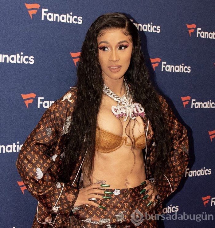 Cardi B'nin bu defa İrem Derici dikkatini çekti!