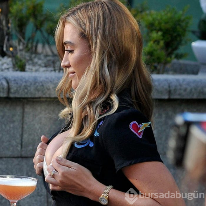 Georgia Harrison silikonlarını gösterdi
