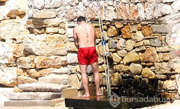 İlhan Mansız tek başına Çeşme tatilinde
