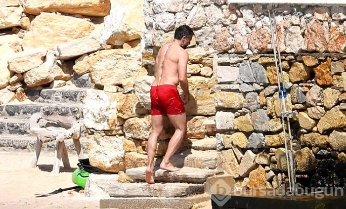 İlhan Mansız tek başına Çeşme tatilinde
