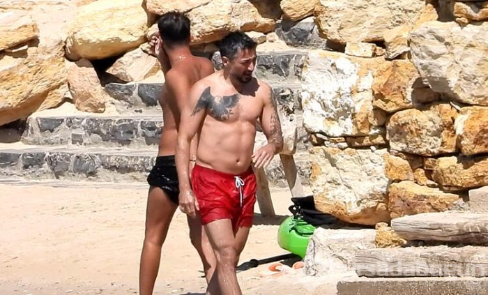 İlhan Mansız tek başına Çeşme tatilinde

