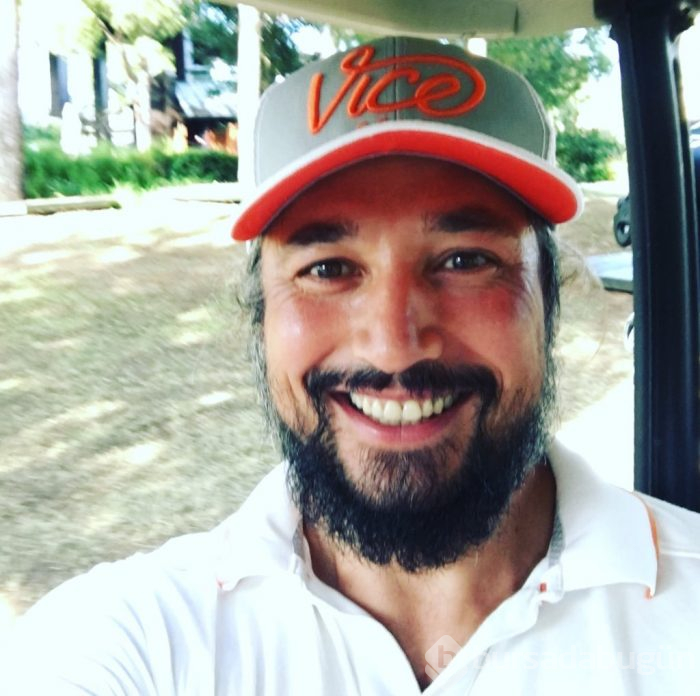 İlhan Mansız tek başına Çeşme tatilinde
