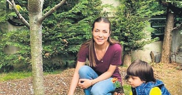 Burcu Kara'dan koronavirüs önlemli kutlama
