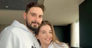 Sihirli Annem'in küçük yıldızıydı! Evlendi
