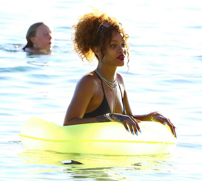 Rihanna'nın yüzündeki morluklar hayranlarını korkuttu
