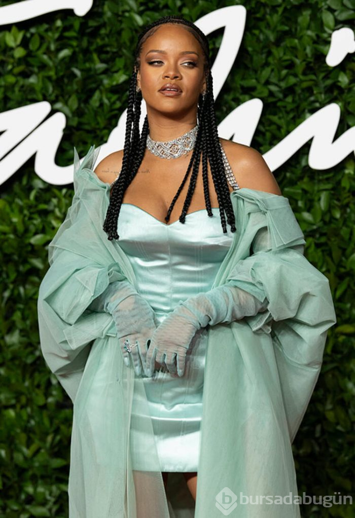 Rihanna'nın yüzündeki morluklar hayranlarını korkuttu
