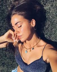 Hande Soral: Seni seviyorum
