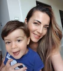 Burcu Kara salça yaptı!