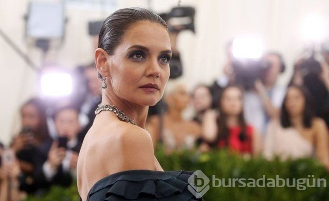Katie Holmes restoranda aşka geldi