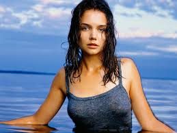Katie Holmes restoranda aşka geldi