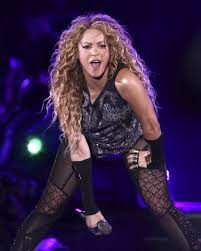 Shakira hem tasarladı, hem de tanıttı