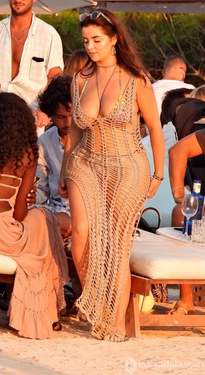 Demi Rose hem çalışıyor hem de tatil yapıyor