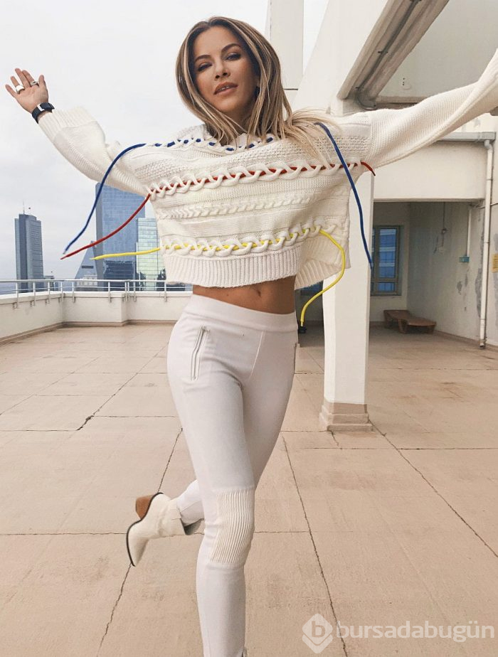 Ivana Sert ile Sezer Dermenci el ele görüntülendi