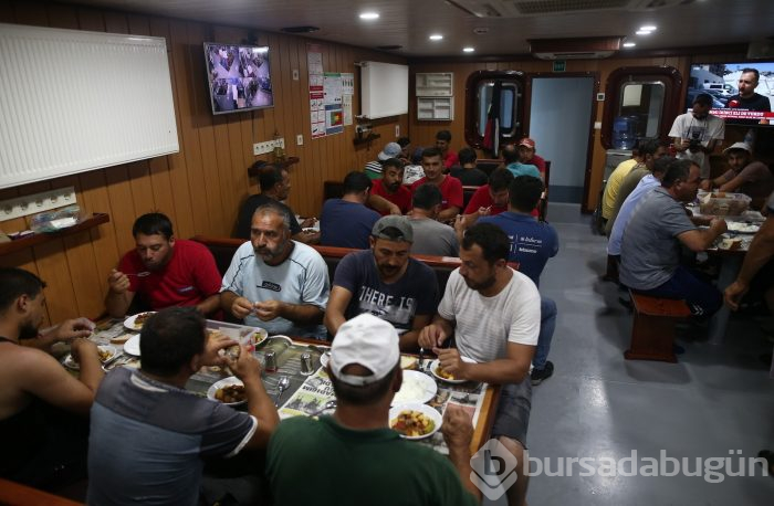Bursa'da balıkçıların zorlu hayatı görüntülendi