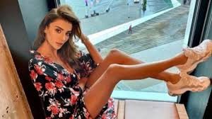 Özge Ulusoy'un yıllar içindeki değişimi şaşırttı
