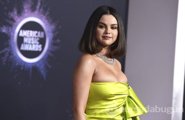 Selena Gomez: Eski sevgililerim deli olduğumu düşünüyor
