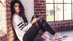Selena Gomez: Eski sevgililerim deli olduğumu düşünüyor
