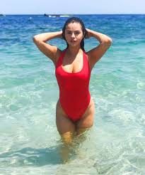 Selena Gomez: Eski sevgililerim deli olduğumu düşünüyor
