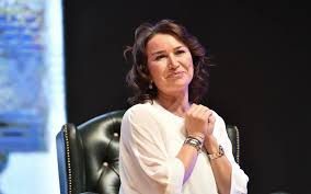 Demet Akbağ alışverişte

