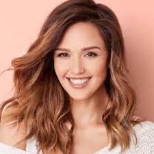 Jessica Alba kızının kendi boyunu geçtiğini görünce ağladı