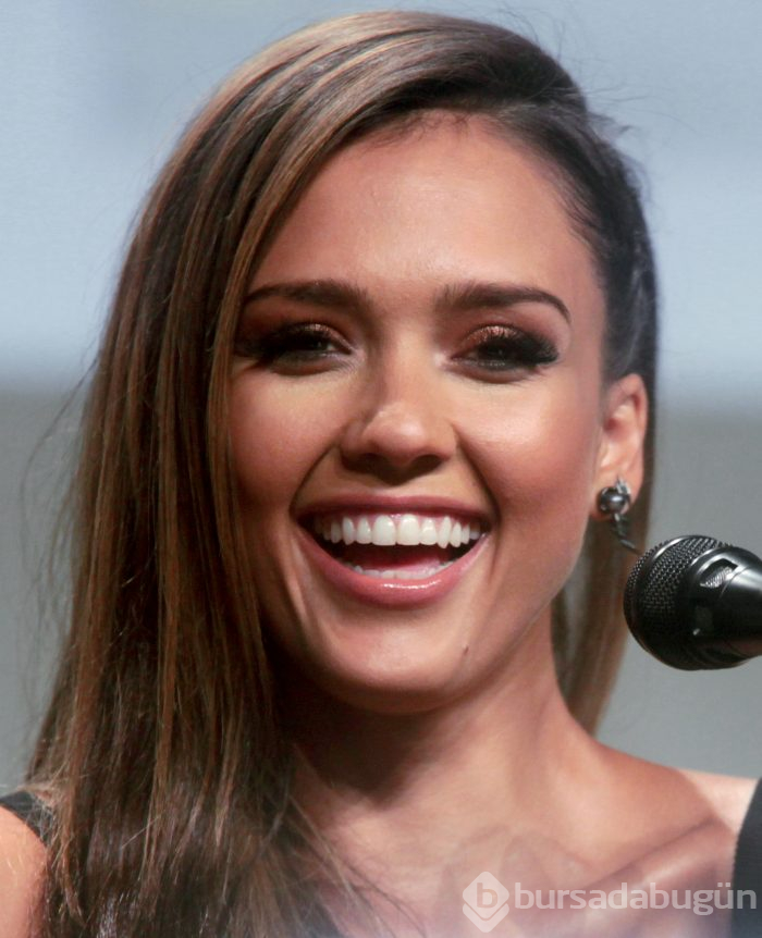 Jessica Alba kızının kendi boyunu geçtiğini görünce ağladı