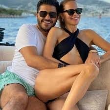 Ebru Şallı'dan eşi Uğur Akkuş ile romantik paylaşım