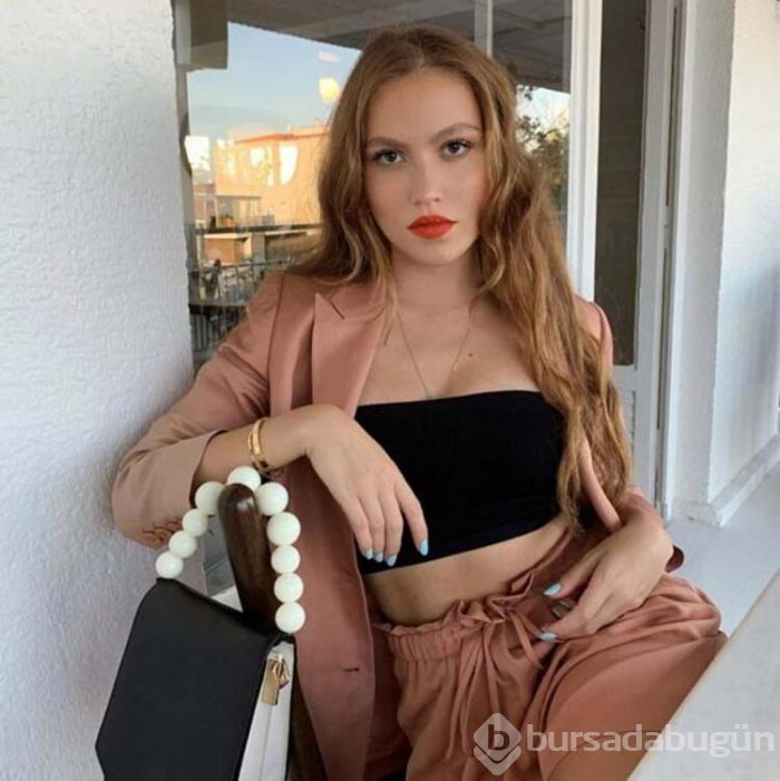 Duygu Özaslan'ın son fotoğrafı takipçilerini ikiye böldü
