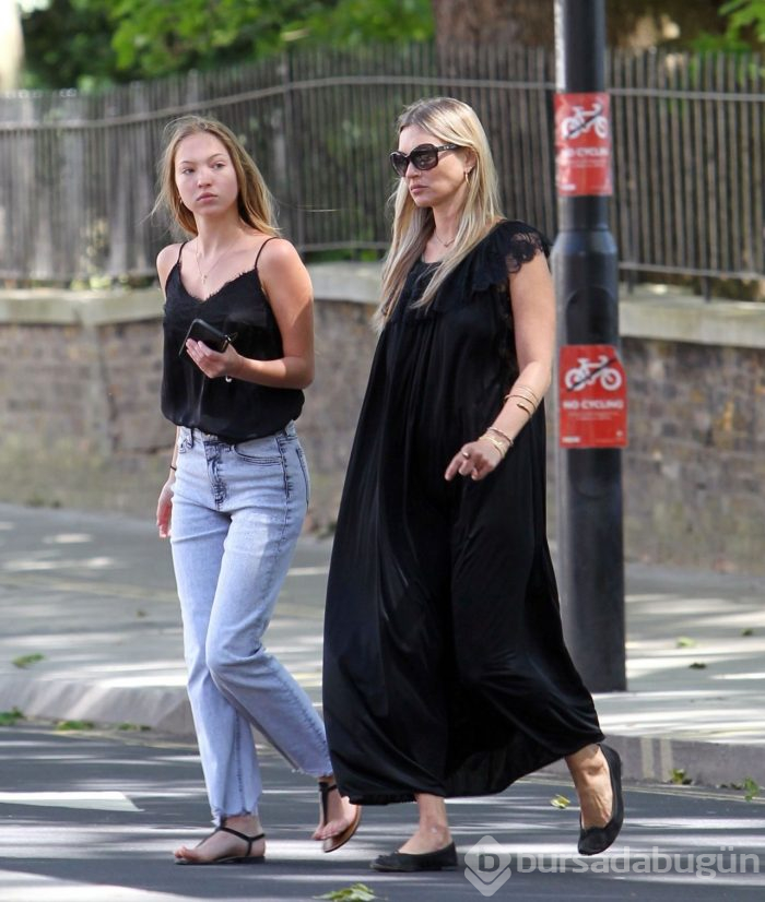 Kate Moss'un kızına giydirdiği elbise eleştirildi