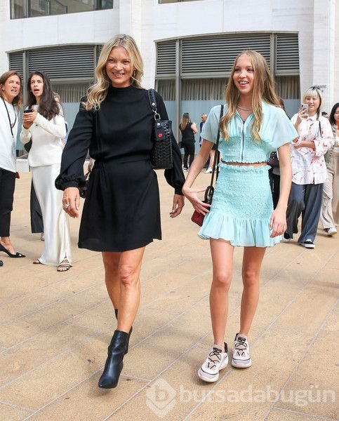 Kate Moss'un kızına giydirdiği elbise eleştirildi