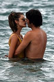 Alessandra Ambrosio voleybol oynarken görüntülendi
