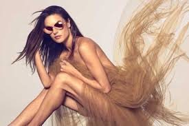 Alessandra Ambrosio voleybol oynarken görüntülendi
