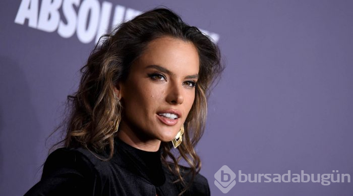 Alessandra Ambrosio voleybol oynarken görüntülendi
