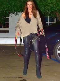 Alessandra Ambrosio voleybol oynarken görüntülendi
