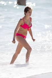 Cathy Hummels plajda bikini değiştirdi
