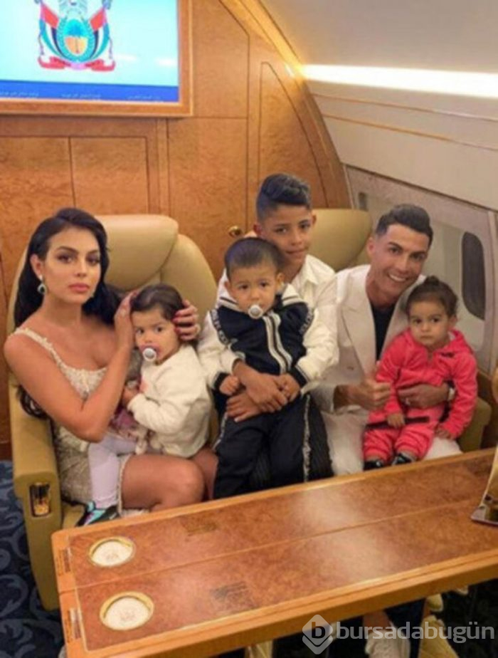 Georgina Rodriguez'den sosyal mesafeli makyaj pozu