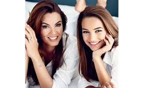 Anne kız tatilde!