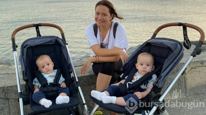 Ezgi Sertel'in ikizlerle sahil keyfi
