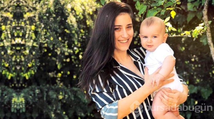 Hazal Kaya: Uyumuyor

